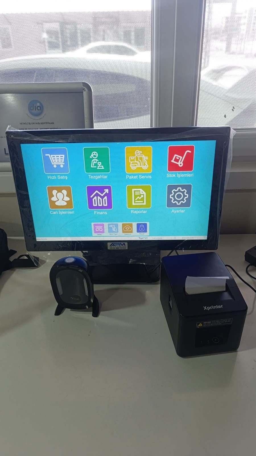 ToyaPOS ekranı, barkod okuyucu ve fiş yazıcı bulunan satış noktası